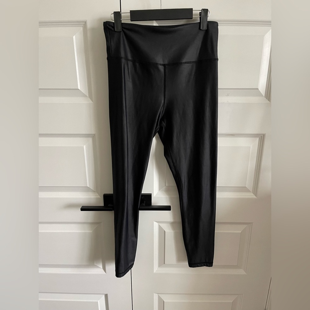 ZYIA Black Metallic Light n Tight Hi-rise 7/8 25” size 8 / 10